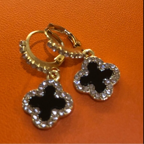 Crystal Clover Earrings - Picture 2 of 3